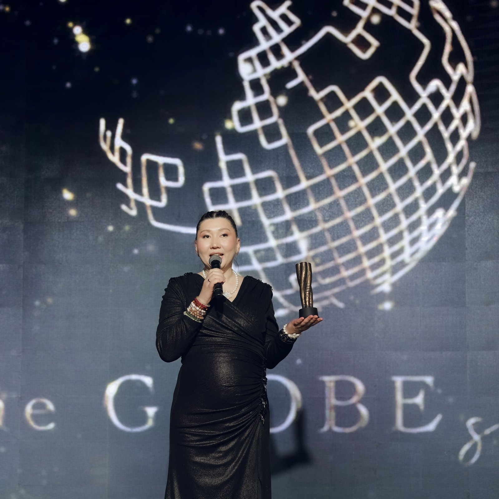 Cholpon Abdyzhalieva – Businesswoman of the Year and PR Industry Leader at The Globe Gala.