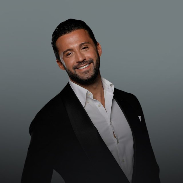 Dr Eyup Celik - The Innovative Dentist of  Istanbul to the Dubai.