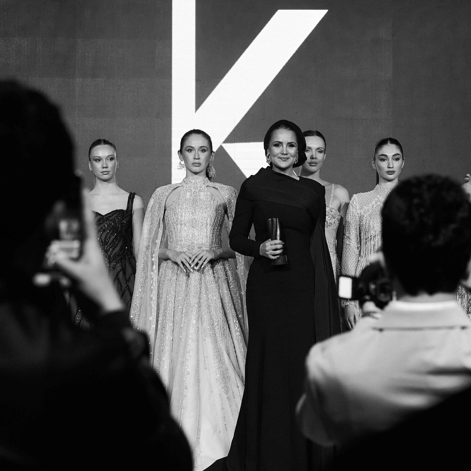 Recognized for her standout designs, Tuba Karaca receives the “Famous Fashion Designer of the Year” title at The Globe Gala.